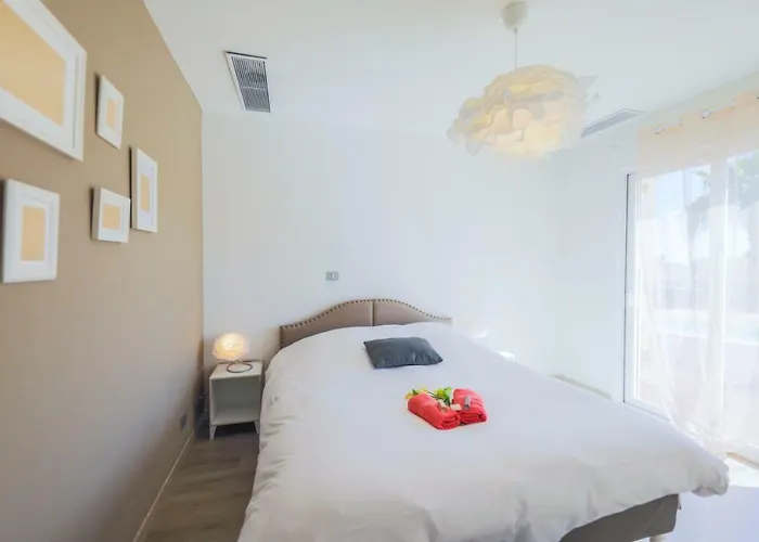 Villa Corniche D'argent - *