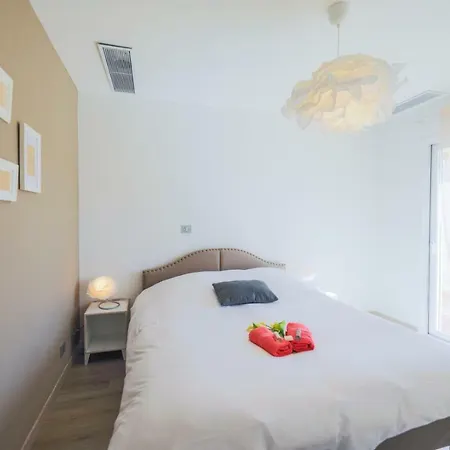 Villa Corniche D'argent - *