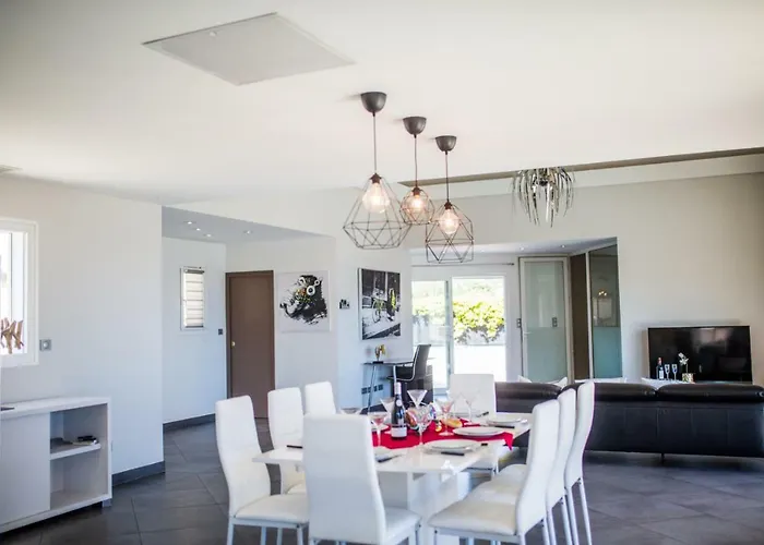 Vila Corniche D'argent - *